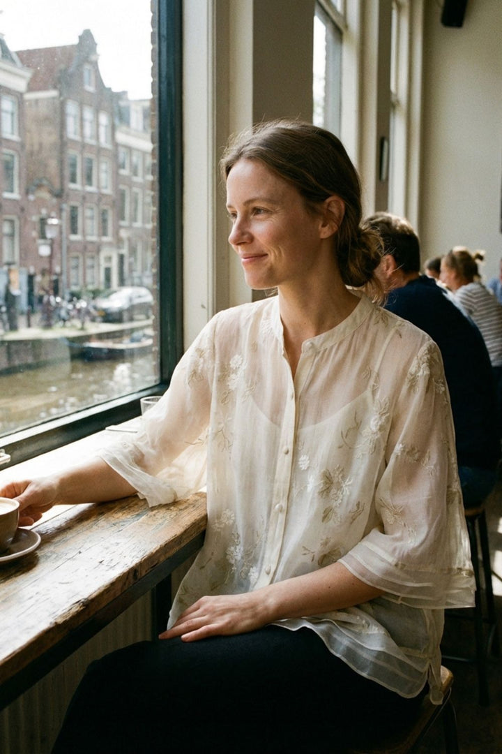 Bluse Damen mit Stehkragen und Volantärmeln