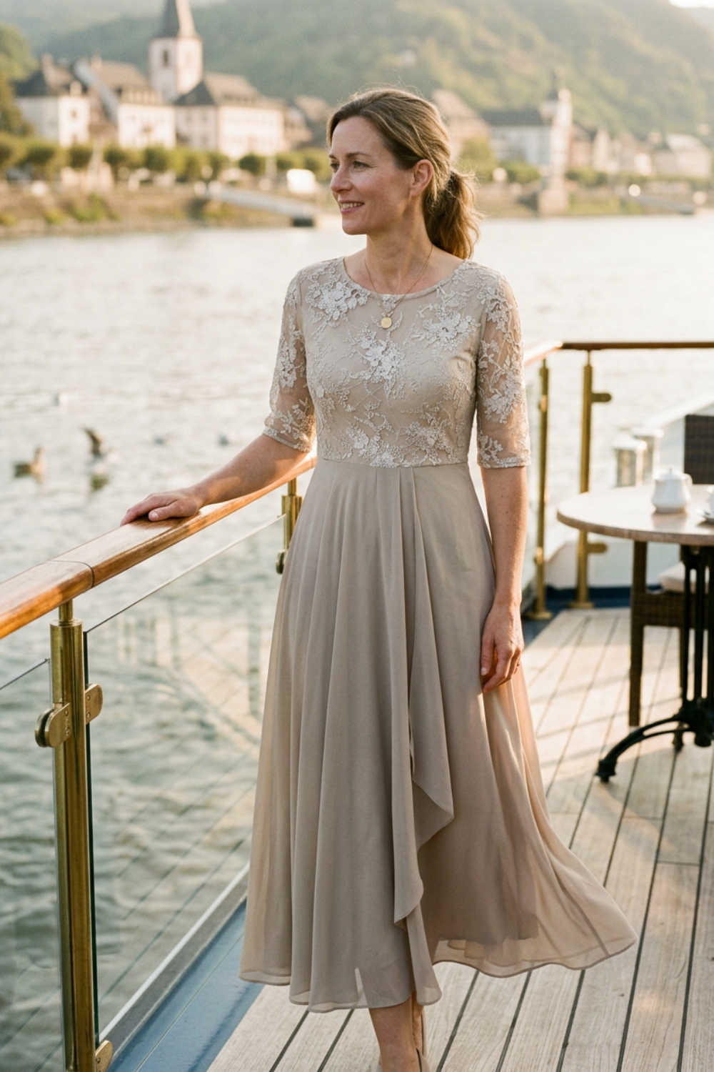 Damen Chiffon Maxikleid in Champagner mit Spitzenoberteil und 3/4-Ärmeln
