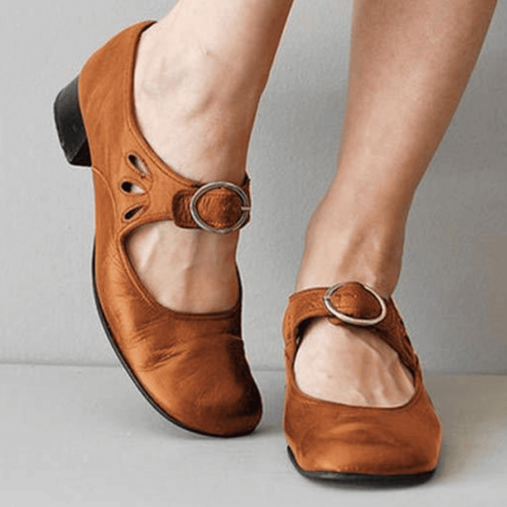 Damen Velours-Pantolette Cognac mit Mary-Jane-Riegel – Vintage-Sommer-Slipper Hauptansicht
