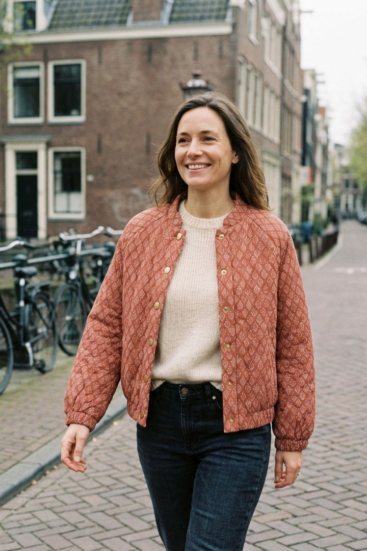 Damen Steppjacke mit Druckknöpfen und Stehkragen