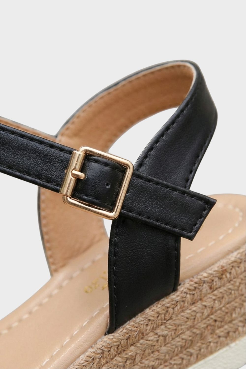 Sandalen Damen mit Keilabsatz und Riemchen