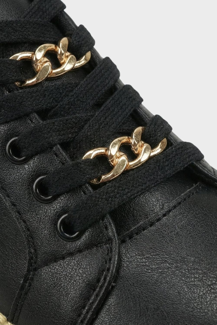 Sneaker Damen Schwarz mit Goldkette und Plateausohle